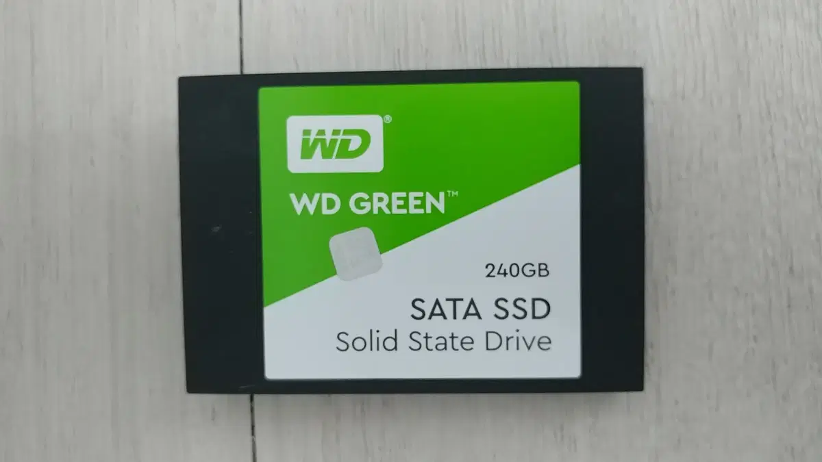 WD 240기가 SSD 판매 합니다.